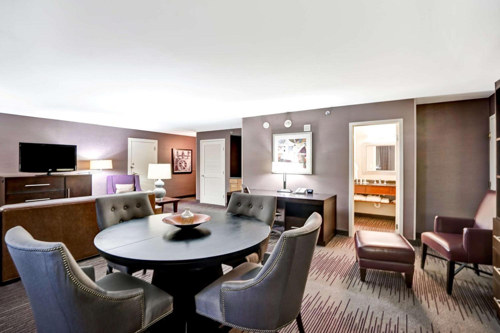 Doubletree By Hilton Downtown - District Hotel