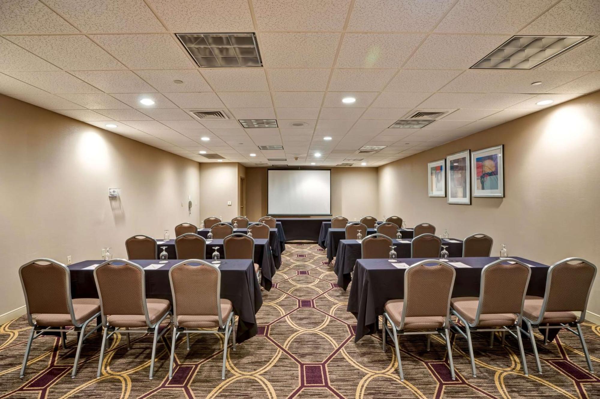 Doubletree By Hilton Downtown - District Hotel